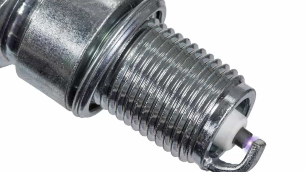 fungsi spark plug dan kenapa ia penting untuk kereta kancil
