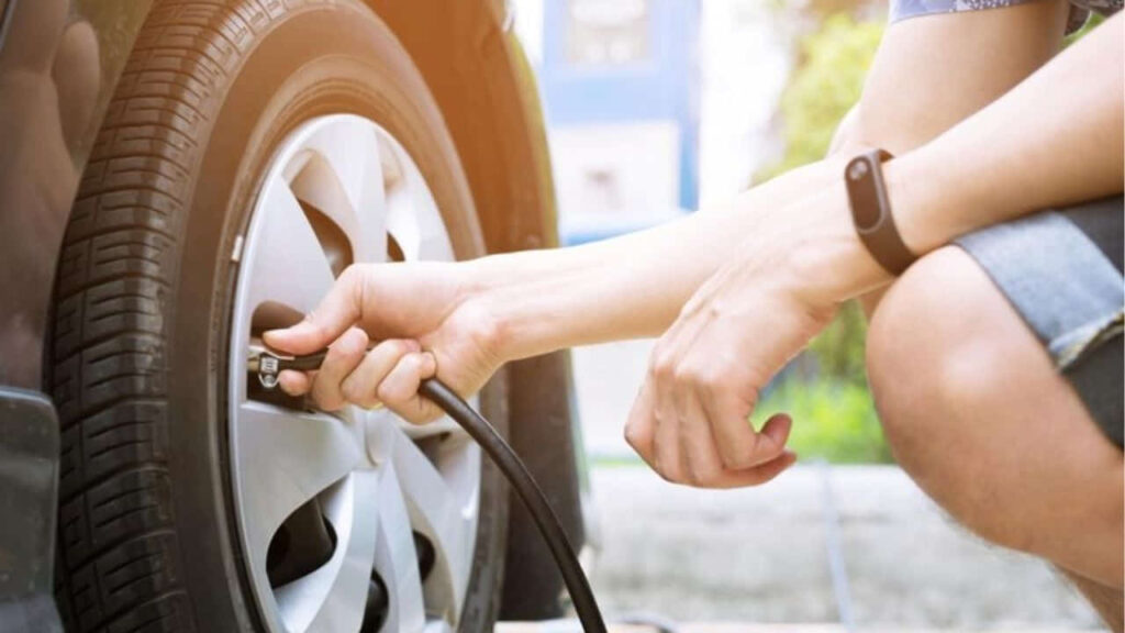 langkah lengkap cara pam tayar kereta elektrik