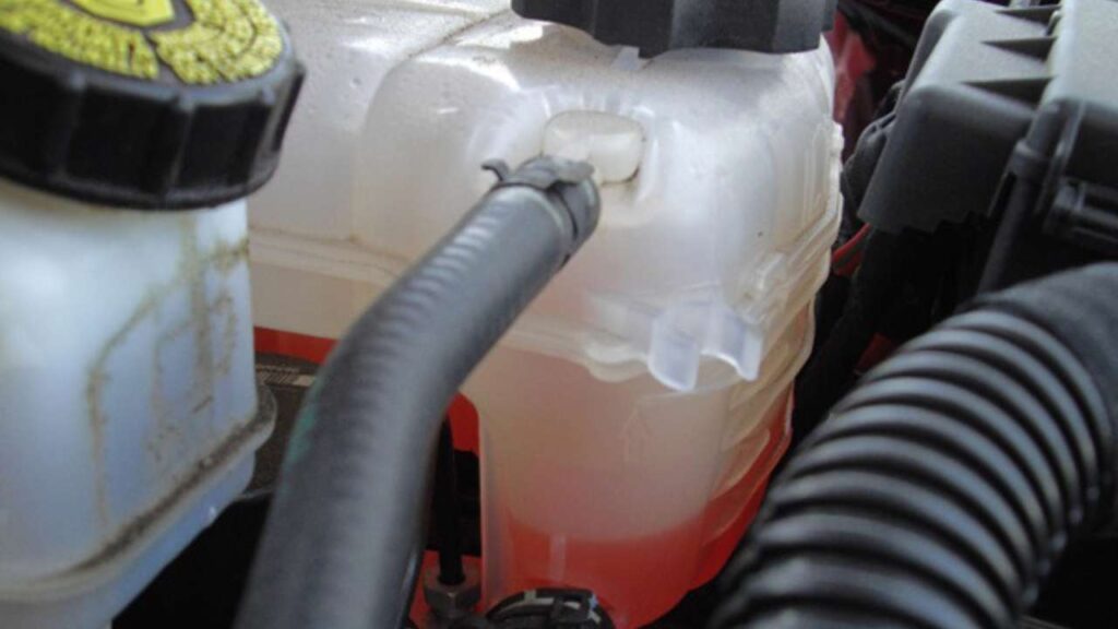 punca umum tangki air untuk kereta bocor